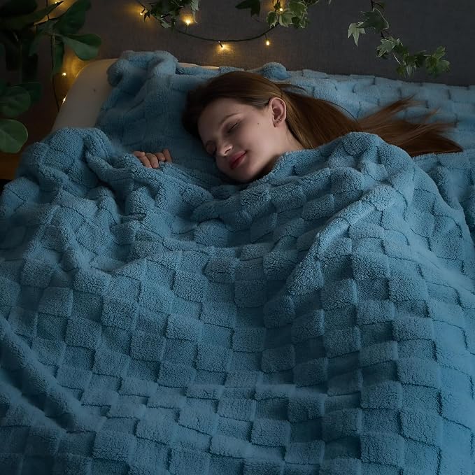 NEWCOSPLAY 3D Checkered Flannel King Blanket, Blue Checkered, 90"x110" | Super Soft Cute Lightweight Decorative Premium Silky Fleece Blanket for Couch Sofa Bed, Gift for Women Men, All Season Use