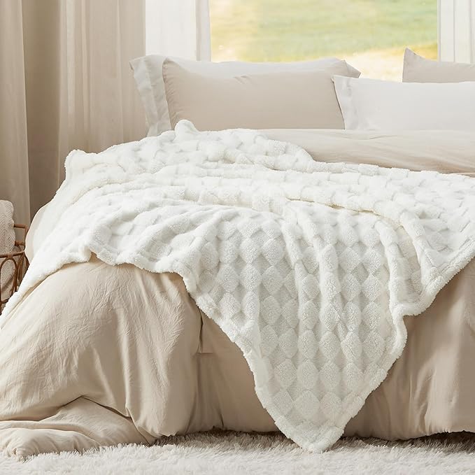 Bedsure GentleSoft Twin Blanket for Bed White - Super Soft Cozy Blankets for Kids Girls, Cute Fuzzy Fleece Throws for Bedroom Couch, 60x80 Inches