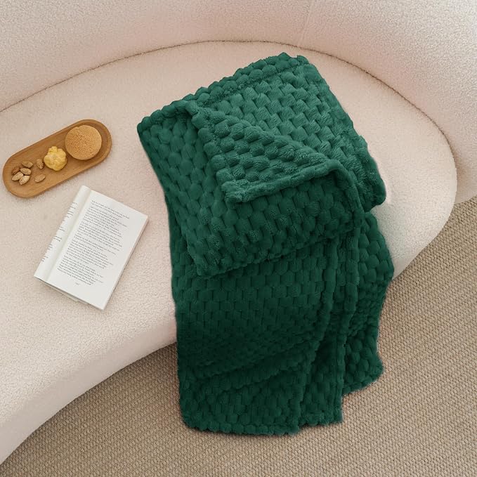 BEDELITE Dark Green Twin Blanket for Couch, Soft Cozy Gift for Women, 60*80 | 3D Jacquard Decorative Fleece Blanket, Super Soft Plush Throws, Cute Birthday Gift for Women & Men, Suitable for All Seasons