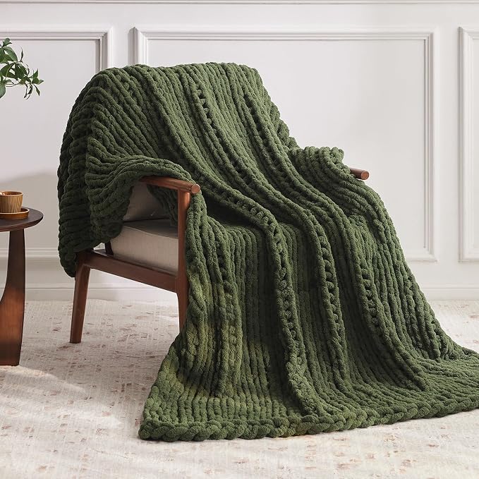 Negwoo Chunky Knit Throw Blanket, Knitted Throw Chenille Yarn, 50"*60" | Soft Thick Cable Knitted Blankets, Handmade Big Thick Blanket, Machine Washable Cute Comfy Blanket for Home Decor, Green