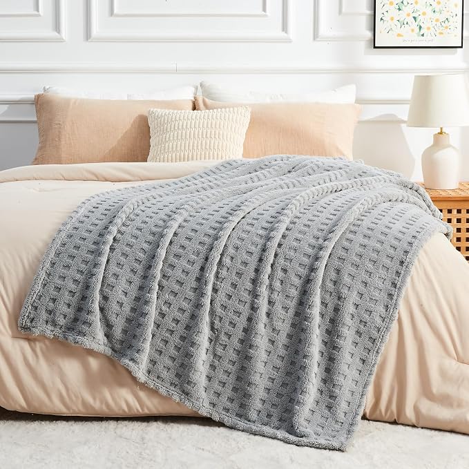 NEWCOSPLAY 3D Waffle Checkered Flannel King Blanket, Light Grey, 90"x110" | Super Soft Cute Lightweight Decorative Premium Silky Fleece Blanket for Couch Sofa Bed, Gift for Women Men, All Season Use