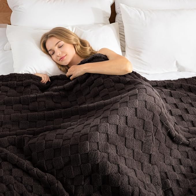 Exclusivo Mezcla 3D Checkered Fleece Queen Blanket for Bed, Coffee | Super Soft and Cozy Fluffy Blanket, Lightweight, Breathable, Decorative Blanket for Living Room, Bedroom, All Season, 90"x90"