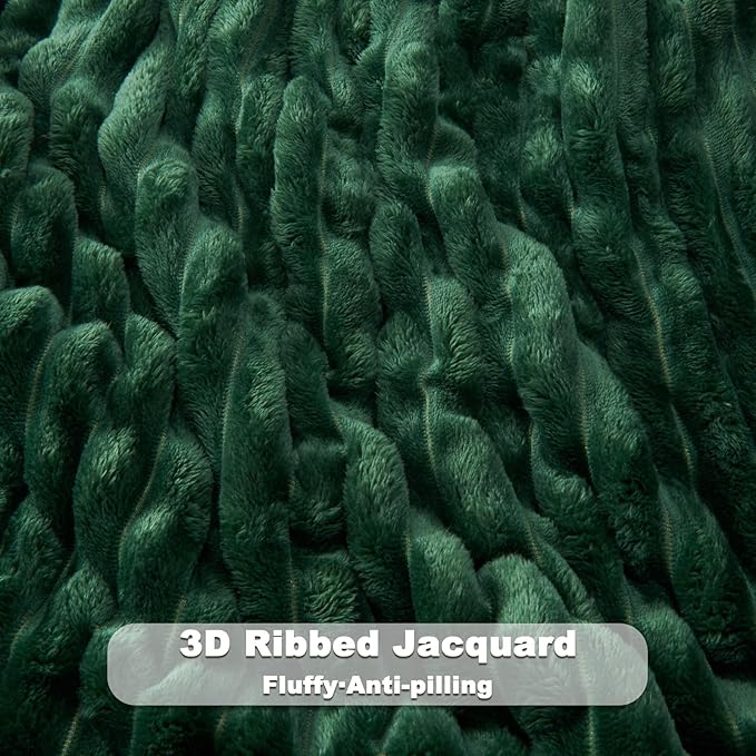 NEWCOSPLAY Super Soft Queen Blanket Dark Green Premium Silky Flannel Fleece 3D Ribbed Jacquard Lightweight Bed Blanket All Season Use (Dark Green Ribbed, Queen(90"x90"))