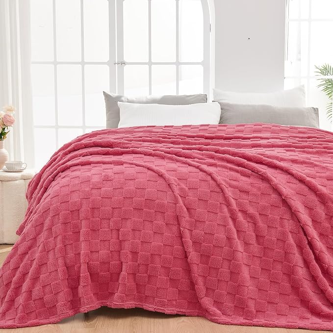 NEWCOSPLAY 3D Checkered Flannel King Blanket, Coral Pink, 90"x110" | Super Soft Cute Lightweight Decorative Premium Silky Fleece Blanket for Couch Sofa Bed, Gift for Women Men, All Season Use