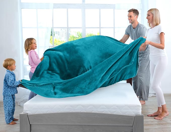 Utopia Bedding Soft Fleece Bed Blanket Twin Size Turquoise (90x66 Inch) | Microfiber Plush Warm Lightweight Breathable Cozy Blanket Anti-Static, All Season Use, Gift for Women and Men