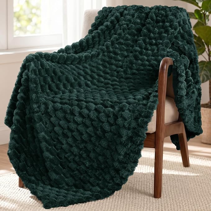 Exclusivo Mezcla Large 3D Fleece Throw Blanket for Couch, Forest Green | Extra Soft Fuzzy Plush Lightweight Throws, Cozy Fluffy Decorative Blankets for All Seasons, 50x70 Inches