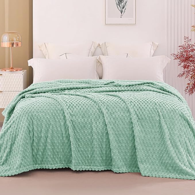 Exclusivo Mezcla 3D Fleece King Size Blanket for Bed, Sage Green | Extra Soft Fuzzy Plush Lightweight Bed Blankets, Cozy Fluffy Decorative Blankets for All Seasons, 90x104 Inches