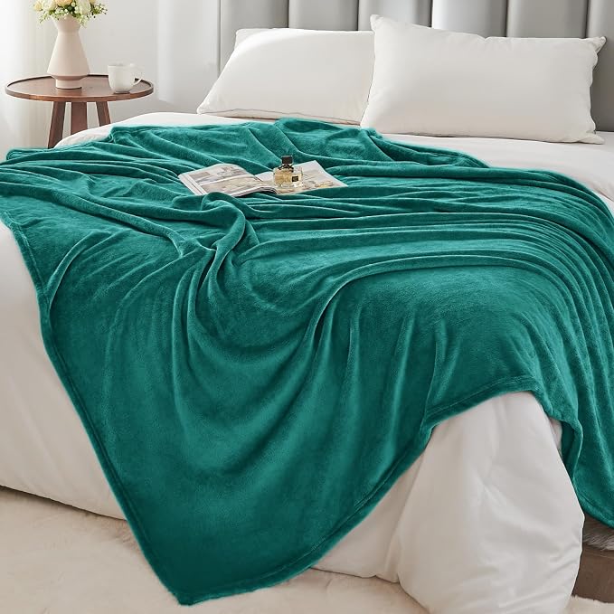 BEDELITE Fleece Blanket Soft Plush Twin Size Blanket Emerald Green 60"x80" | Ultra Soft Fleece, Plush Microfiber, Lightweight Warmth, All Season Comfort, Fade Resistant, Machine Washable, Couch Sofa Bed