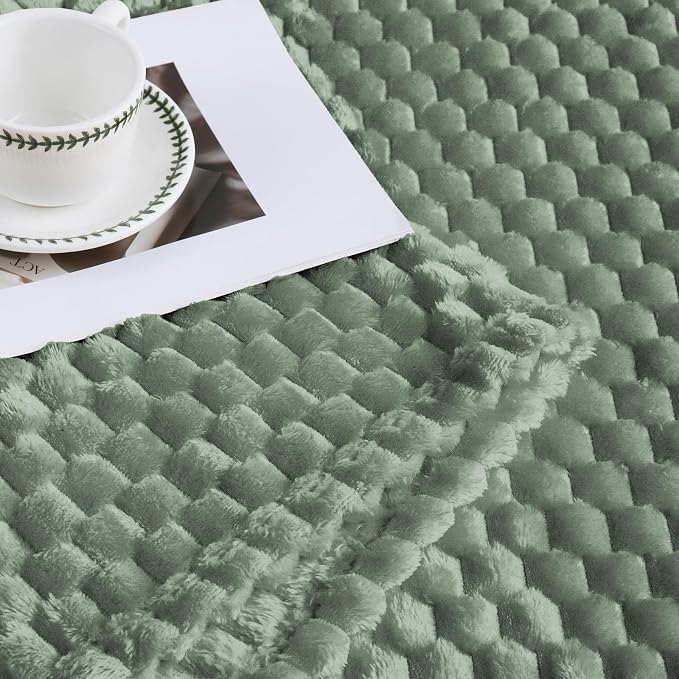 Bnuitland Sage Green Flannel Throw Blanket (50X70 inches), 300 GSM Fleece Cozy Warm Soft Home Decor Lightweight Bed Sofa Blanket for Adults, Suitable for All Seasons.
