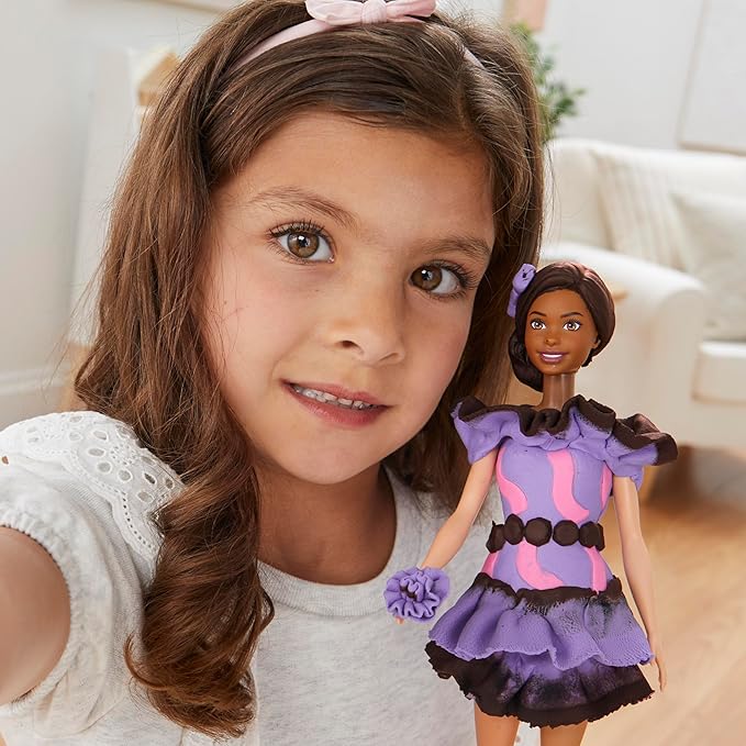 Play-Doh Barbie Fashionista Ruffles Set, Make Doll Clothes with Modeling Compound & 10 Fashion Accessories, Arts & Crafts for Girls & Boys 5+