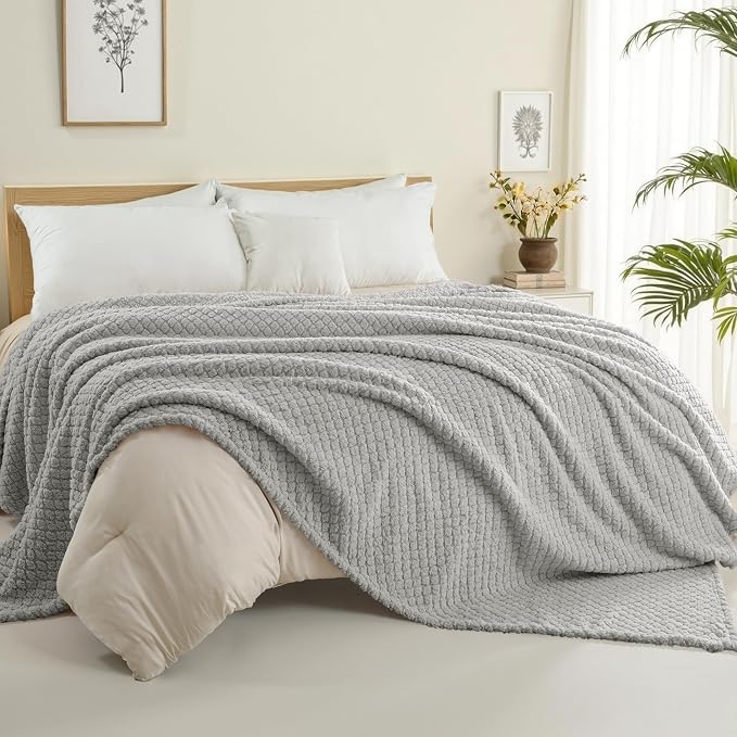 Exclusivo Mezcla Soft Fleece King Size Blanket for Bed, Light Grey | Jacquard Lightweight Cozy Bed Blanket, Breathable Decorative Fuzzy Textured All Season Use, 90x104 Inches