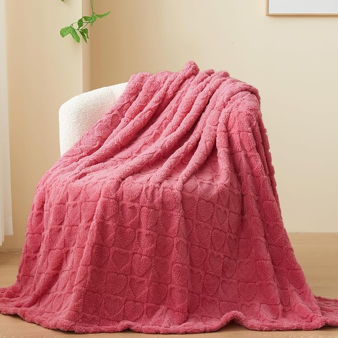 NEWCOSPLAY 3D Heart Checkered Flannel King Blanket, Coral Pink, 90"x110" | Super Soft Cute Lightweight Decorative Premium Silky Fleece Blanket for Couch Sofa Bed, Gift for Women Men, All Season Use