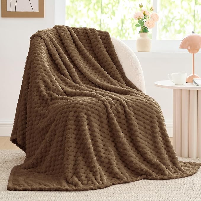 BEDELITE Brown Twin Blanket for Couch, Soft Cozy Gifts for Women, 60 * 80 | 3D Jacquard Decorative Fleece Blanket, Super Soft Plush Throws, Cute Birthday Gift for Women & Men, Suitable for All Seasons
