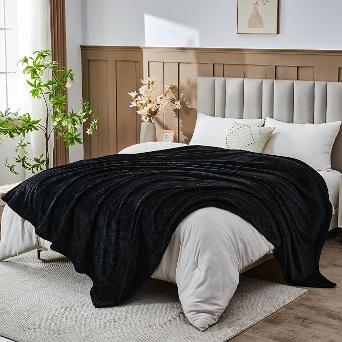 NEWCOSPLAY Fleece Leaves Pattern King Blanket, Black, 90"x110" | Super Soft Throw Blanket, Lightweight Cozy Bed Sofa Blanket, Premium Silky Flannel Fleece, Travel Blanket for All Season Use