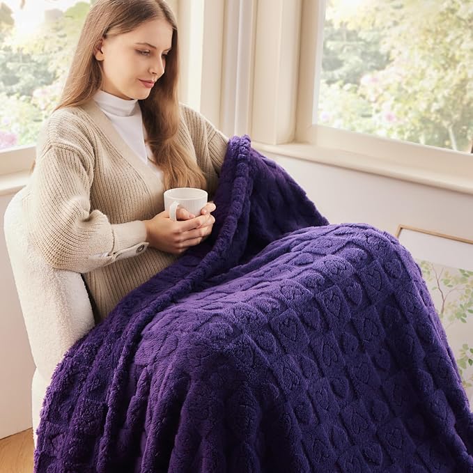 NEWCOSPLAY 3D Heart Checkered Flannel Throw Blanket, Purple Heart, 50"x70" | Super Soft Cute Lightweight Decorative Premium Silky Fleece Blanket for Couch Sofa Bed, Gift for Women Men, All Season Use