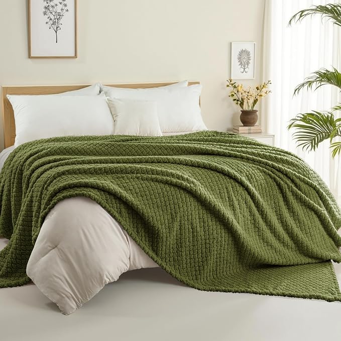 Exclusivo Mezcla Soft Fleece Queen Size Blanket for Bed, Olive Green | Jacquard Lightweight Cozy Bed Blanket, Breathable Decorative Fuzzy Textured All Season Use, 90x90 Inches