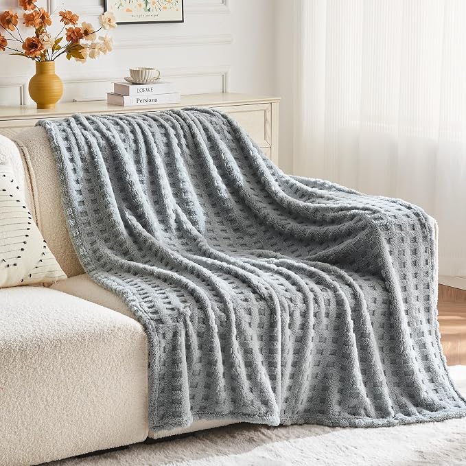 NEWCOSPLAY 3D Waffle Checkered Flannel King Blanket, Light Grey, 90"x110" | Super Soft Cute Lightweight Decorative Premium Silky Fleece Blanket for Couch Sofa Bed, Gift for Women Men, All Season Use