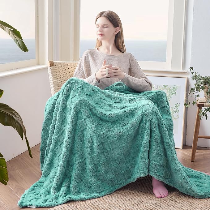 NEWCOSPLAY 3D Checkered Flannel Queen Blanket, Mint Green, 90"x90" | Super Soft Cute Lightweight Decorative Premium Silky Fleece Blanket for Couch Sofa Bed, Gift for Women Men, All Season Use