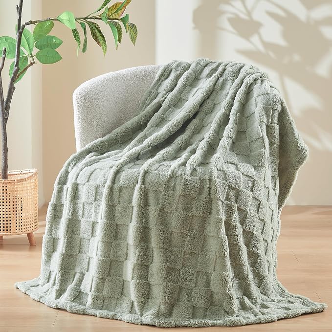 NEWCOSPLAY 3D Checkered Flannel Twin Blanket, Sage Green, 60"x80" | Super Soft Cute Lightweight Decorative Premium Silky Fleece Blanket for Couch Sofa Bed, Gift for Women Men, All Season Use