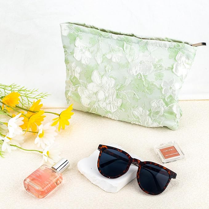 ZLFSRQ Flower Makeup Bag for Women Girls Teens Travel Cute Floral Cosmetic Bags Large Zipper Cosmetic Pouch for Purse Portable Toiletry Bag Aesthetic Embossed Green Makeup Brushes Storage Organizer