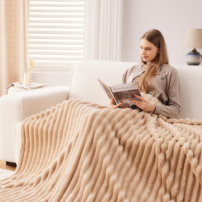 NEWCOSPLAY Super Soft Queen Blanket Brown Premium Silky Flannel Fleece 3D Ribbed Jacquard Lightweight Bed Blanket All Season Use (Brown Ribbed, Queen(90"x90"))