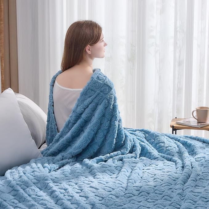 NEWCOSPLAY 3D Heart Checkered Flannel Queen Blanket, Blue Heart, 90"x90" | Super Soft Cute Lightweight Decorative Premium Silky Fleece Blanket for Couch Sofa Bed, Gift for Women Men, All Season Use