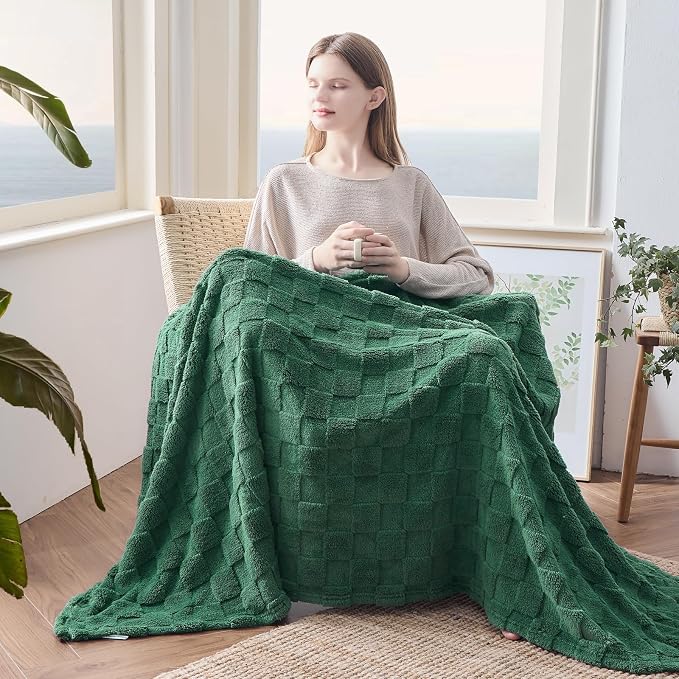 NEWCOSPLAY 3D Checkered Flannel Twin Blanket, Dark Green, 60"x80" | Super Soft Cute Lightweight Decorative Premium Silky Fleece Blanket for Couch Sofa Bed, Gift for Women Men, All Season Use