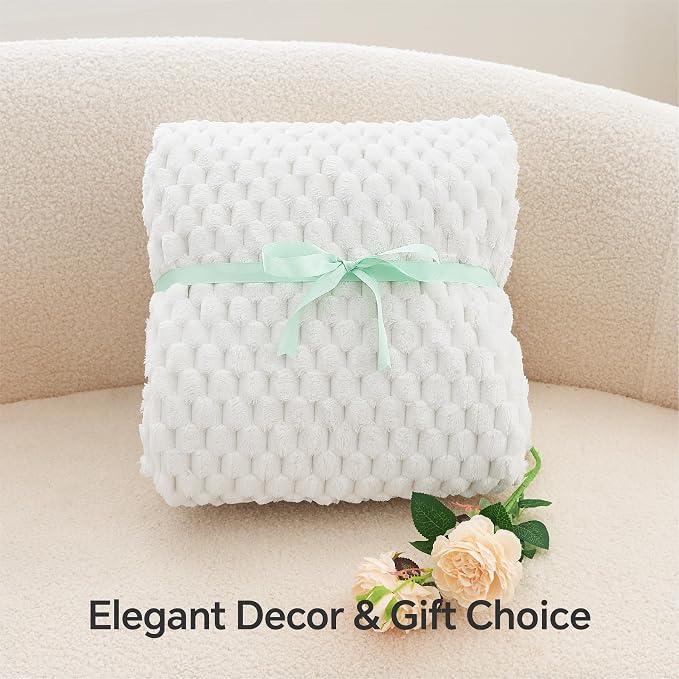 BEDELITE White King Blanket for Bed, Soft Cozy Gifts for Women, 108 * 90 | 3D Jacquard Decorative Fleece Blanket, Super Soft Plush Throws, Cute Birthday Gift for Women & Men, Suitable for All Seasons