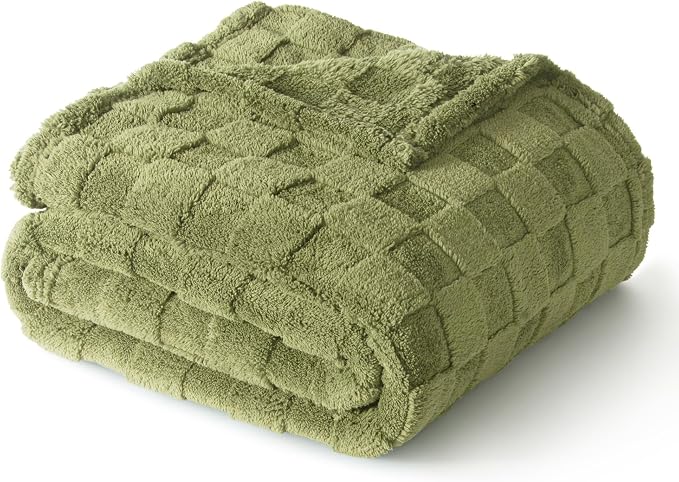 Exclusivo Mezcla 3D Checkered Fleece Throw Blanket for Couch, Olive Green | Super Soft and Cozy Fluffy Throw, Lightweight and Breathable, Cute Fuzzy Blanket for Sofa, Home Decor, All Season, 50"x60"