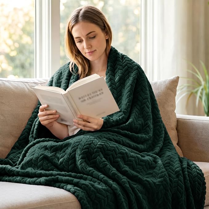 Exclusivo Mezcla Soft Fleece Bed Blanket Queen Size, 90”x90”, Forest Green | Cozy Fluffy Lightweight Blankets for Summer, Decorative Plush Flannel Throws for Living room, Bedroom with Leaves Pattern