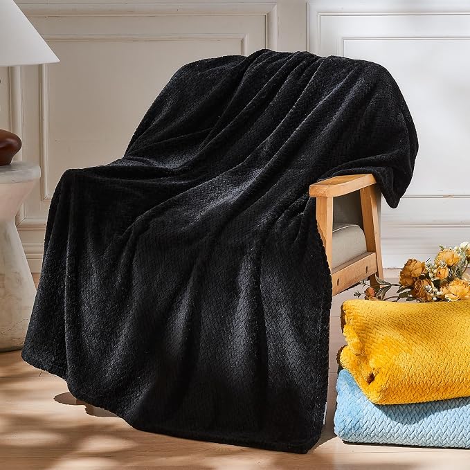 NEWCOSPLAY Fleece Leaves Pattern King Blanket, Black, 90"x110" | Super Soft Throw Blanket, Lightweight Cozy Bed Sofa Blanket, Premium Silky Flannel Fleece, Travel Blanket for All Season Use