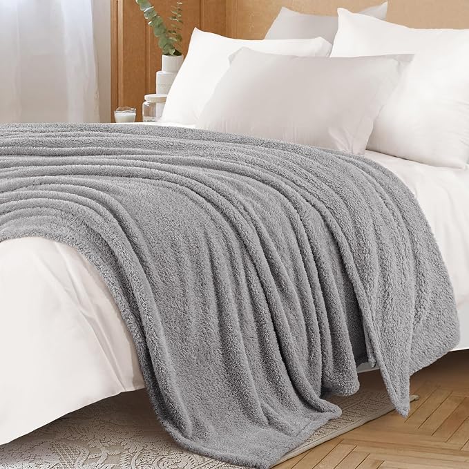 Exclusivo Mezcla Fleece Bed Blankets King Size for Bed, 90" x 104" | Super Soft and Cozy Fluffy Blanket for Women, Lightweight and Fuzzy Large Blanket for Bedroom , All Season, Light Grey
