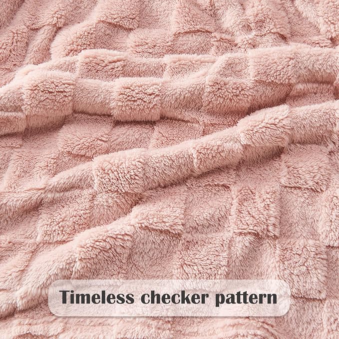 NEWCOSPLAY 3D Checkered Flannel Twin Blanket, Pink Checkered, 60"x80" | Super Soft Cute Lightweight Decorative Premium Silky Fleece Blanket for Couch Sofa Bed, Gift for Women Men, All Season Use