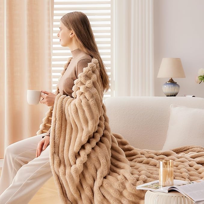 NEWCOSPLAY Super Soft King Blanket Brown Premium Silky Flannel Fleece 3D Ribbed Jacquard Lightweight Bed Blanket All Season Use (Brown Ribbed, King(90"x110"))