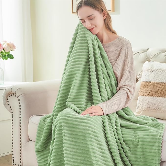 BEDELITE 3D Ribbed Apple Green Fleece Twin Blanket for Bed, 60x80 Inch | Soft Warm Decorative Fluffy Blanket, Cozy Plush Lightweight Fuzzy Throw Blanket for Couch Sofa Room Decor, Gift for Women