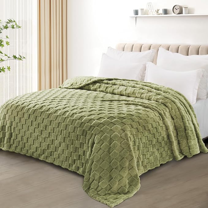 Exclusivo Mezcla 3D Checkered Fleece King Blanket for Bed, Olive Green | Super Soft and Cozy Fluffy Blanket, Lightweigh and Breathable Blanket for Living Room, Bedroom, Decor, All Season, 104"x90"