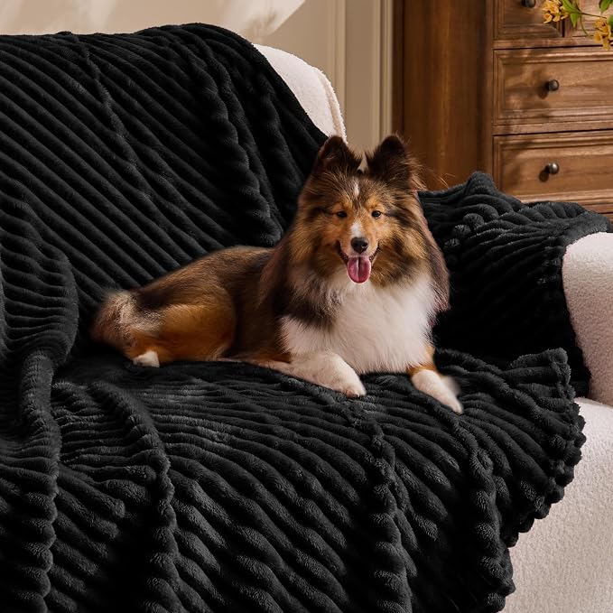 BEDELITE 3D Ribbed Jacquard Black Fleece Twin Blanket for Bed, 60x80 Inch | Soft Warm Decorative Fluffy Blanket, Cozy Plush Lightweight Fuzzy Throw Blanket for Couch Sofa Room Decor, Gift for Women
