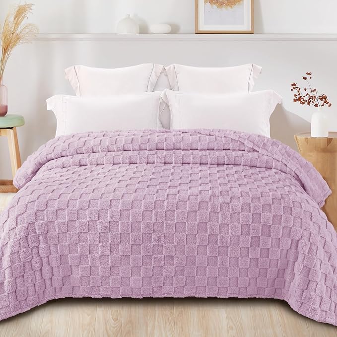 Exclusivo Mezcla 3D Checkered Fleece Twin Blanket for Bed, Light Purple | Super Soft and Cozy Fluffy Bed Blanket, Cute Fuzzy Blanket for Teens Back to School, Dorm Essentials, All Season, 60"x80"