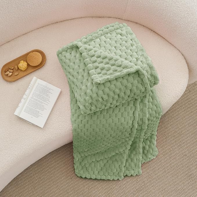 BEDELITE Sage Green Twin Blanket for Couch, Soft Cozy Gift for Women, 60*80 | 3D Jacquard Decorative Fleece Blanket, Super Soft Plush Throws, Cute Birthday Gift for Women & Men, Suitable for All Seasons