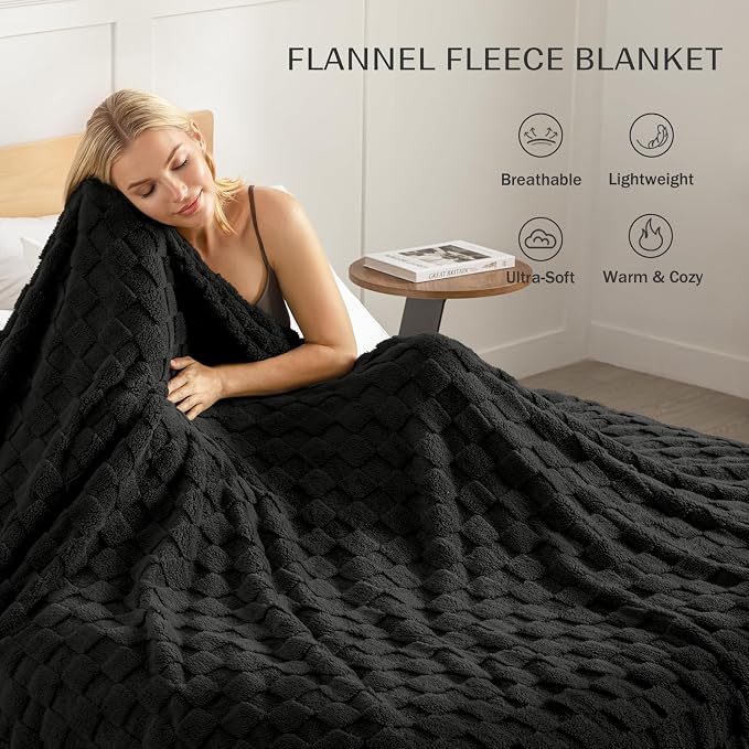 Exclusivo Mezcla 3D Checkered Fleece King Blanket for Bed, Black | Super Soft and Cozy Fluffy Blanket, Lightweigh and Breathable Blanket for Living Room, Bedroom, Decor, All Season, 104"x90"