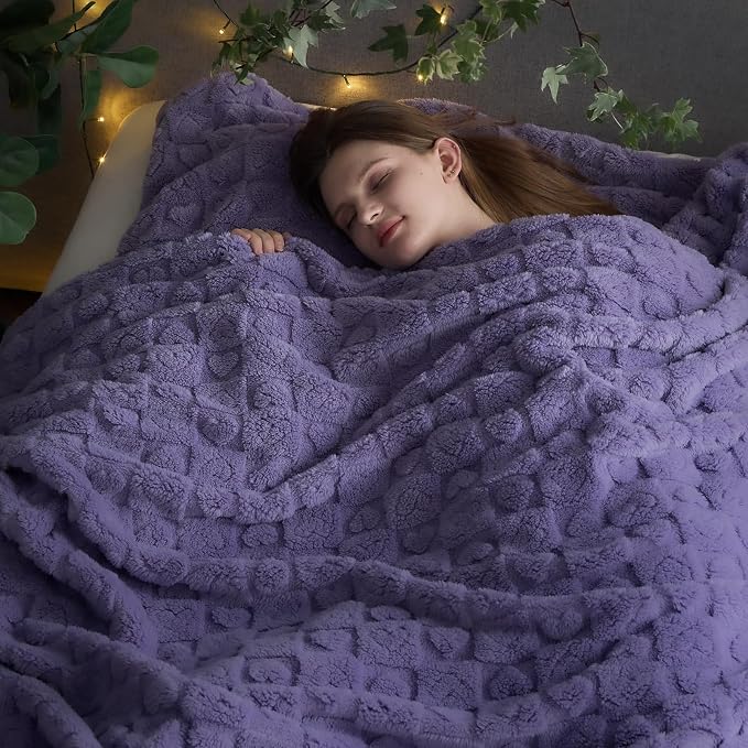 NEWCOSPLAY 3D Heart Checkered Flannel King Blanket, Lavender, 90"x110" | Super Soft Cute Lightweight Decorative Premium Silky Fleece Blanket for Couch Sofa Bed, Gift for Women Men, All Season Use