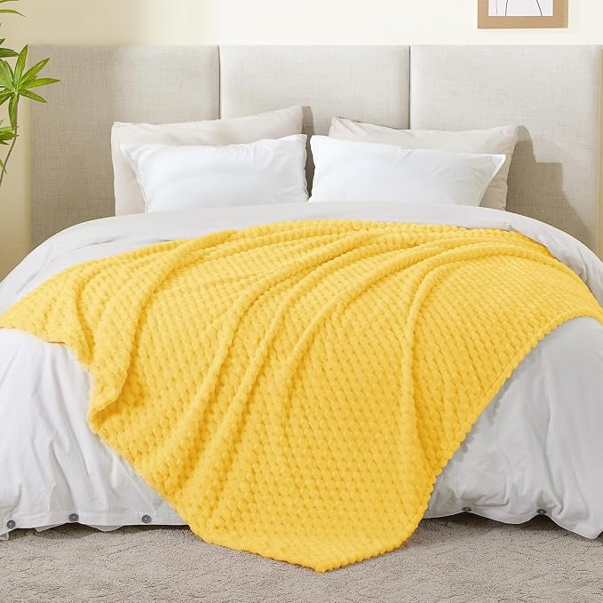 BEDELITE Light Yellow Twin Blanket for Couch, Cozy Gifts for Women, 60 * 80 | 3D Jacquard Decorative Fleece Blanket, Super Soft Plush Throws, Cute Birthday Gift for Women & Men, Suitable for All Seasons
