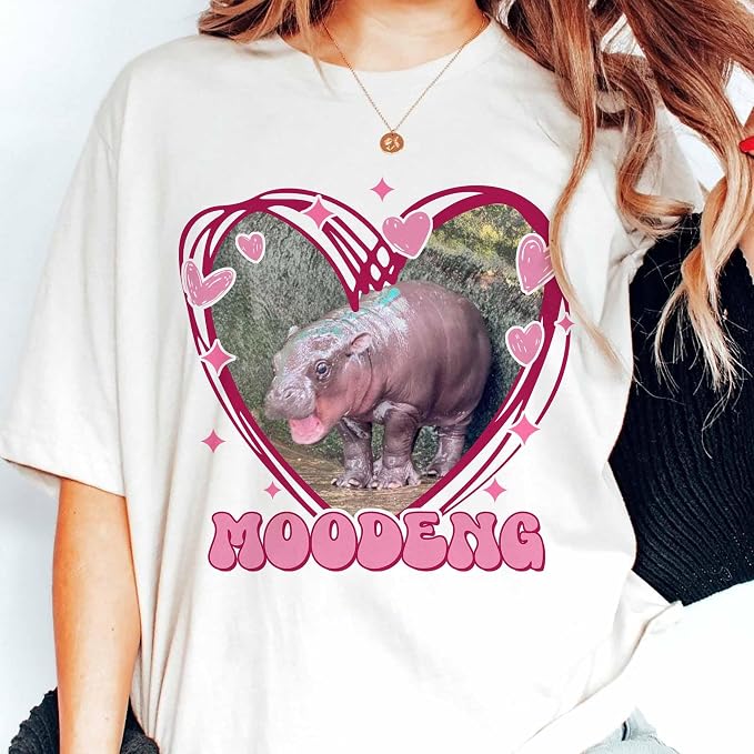 YOUNG GREEN Moo Deng Cute Sweatshirt Moo Deng Bouncy Pig T-Shirt The Cute Baby Hippo Sweatshirt Gift For Womens