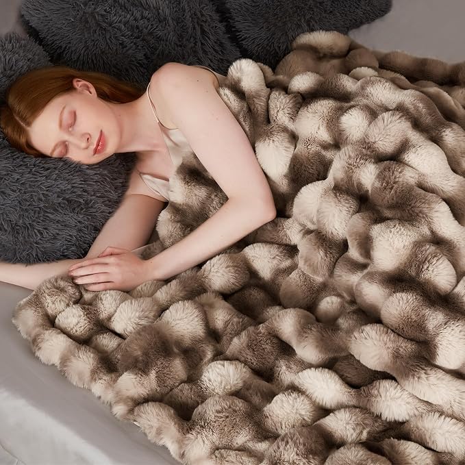 Luxury 1000GSM Rabbit Faux Fur Blanket, Super Heavy Warm Cozy Brown Blankets for Couch Bed Sofa, Ruched Plush Fuzzy Elegant Soft Reversible Mink Blanket for Living Room Bedroom, 90" x 90"