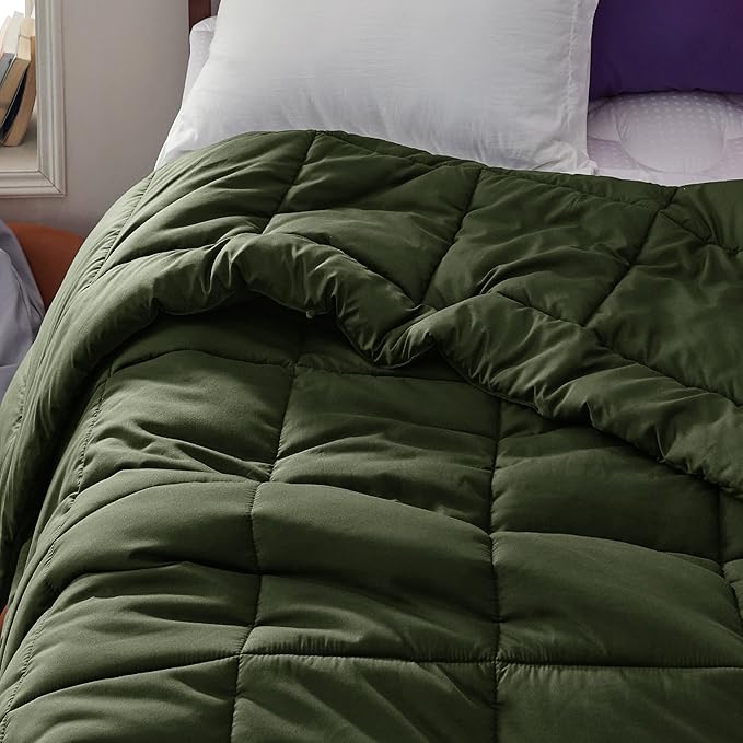 Bedsure Comforter Duvet Insert - Quilted Comforters Twin XL Size, All Season Duvet, Down Alternative Bedding, with 8 Tabs, Gifts for Women/Men, Olive Green, Twin XL 92 x 68 Inches