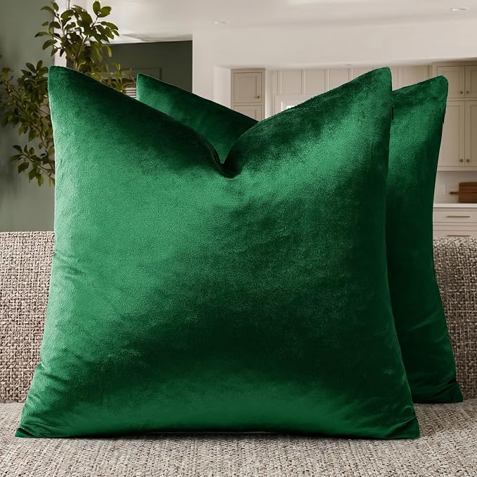 GIGIZAZA Green Velvet Pillow Covers 18x18 Decorative Pillows Pack of 2 | Throw Pillows for Couch Sofa,280gsm Soft Textured Fabric,Modern Square Pillowcases,Luxury Cushion Covers