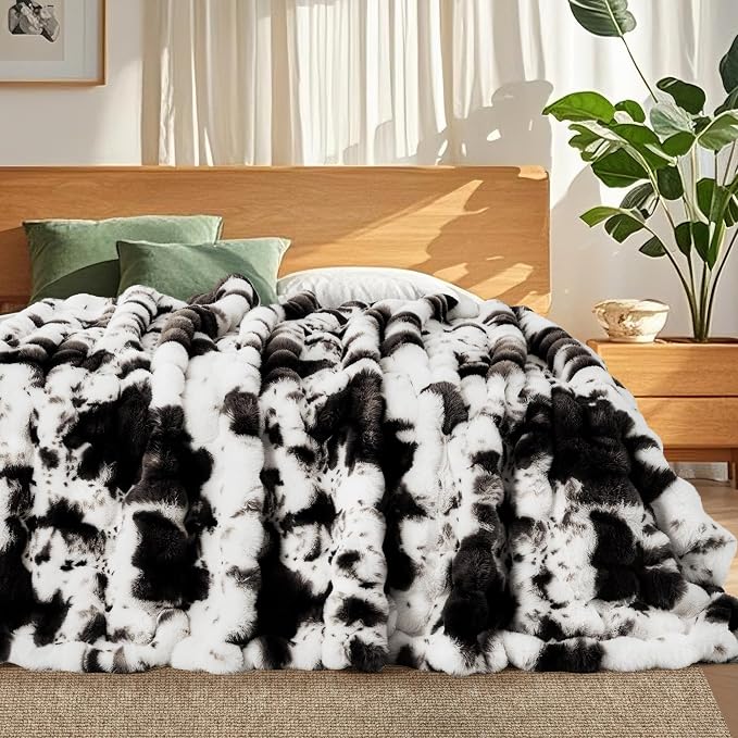 Cow Print Blanket for Couch, Faux Fur Throw Blanket, Super Heavy Warm Cozy Blankets for Bed Sofa, Bubble Plush Fuzzy Soft Mink Blanket for Living Room Bedroom, Cow Black
