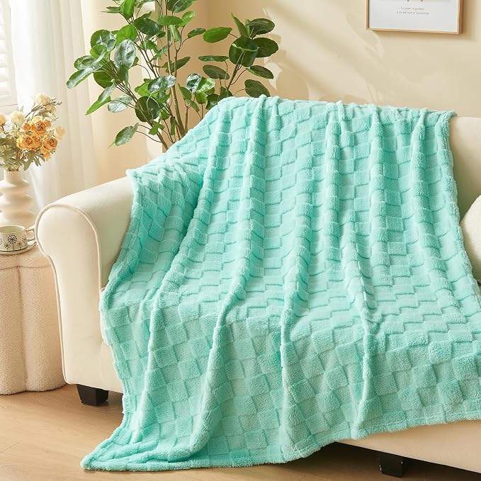 NEWCOSPLAY 3D Checkered Flannel Throw Blanket, Aqua Checkered, 50"x70" | Super Soft Cute Lightweight Decorative Premium Silky Fleece Blanket for Couch Sofa Bed, Gift for Women Men, All Season Use