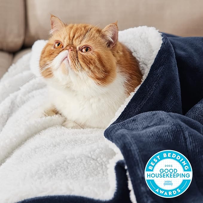 Bedsure GentleSoft Sherpa Fleece Blankets King Size for Bed, Non-Heated, Thick and Warm Throw for Women and Men, Soft Fuzzy Plush King Blanket for Winter, Navy, 108x90 Inches