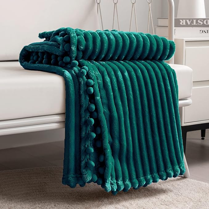 DISSA Fleece Blanket Queen Size – 90x90, Green - Soft, Plush, Fluffy, Fuzzy, Warm, Cozy – Perfect Throw for Couch, Bed, Sofa - with Pompom Fringe - Flannel Blanket